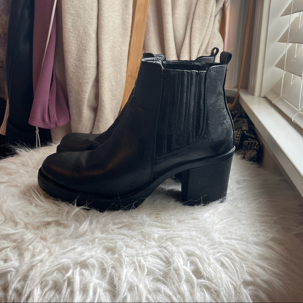 Cathy Jean booties size 9